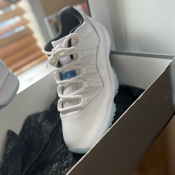 Size 11 - Picture 3 of 15